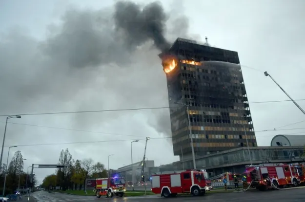 Масштабна пожежа знищила будівлю у Загребі