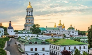 Відео: у Туреччині офіцер поліції забрав додому врятованого песика