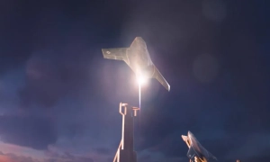 Shield AI zaprezentowała myśliwiec X-Bat z pionowym startem