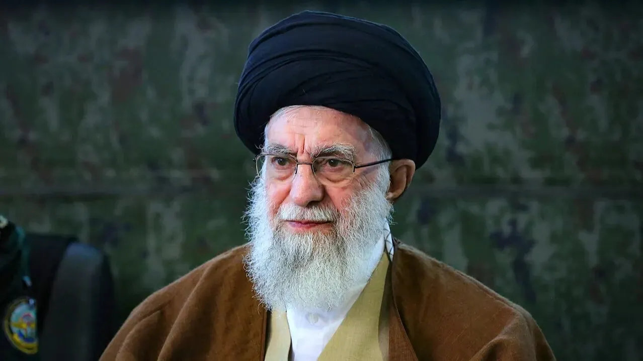 Режим Хаменеї на межі краху: Bloomberg попереджає про революцію в Ірані