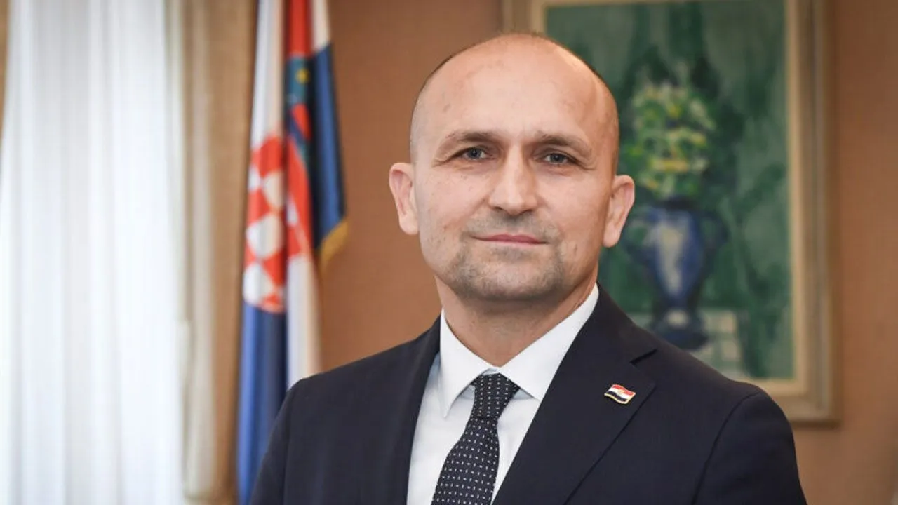 Міністр оборони Хорватії Іван Анушич прибув до Києва з дводенним візитом Міністр оборони Хорватії Іван Анушич прибув до Києва з дводенним візитом