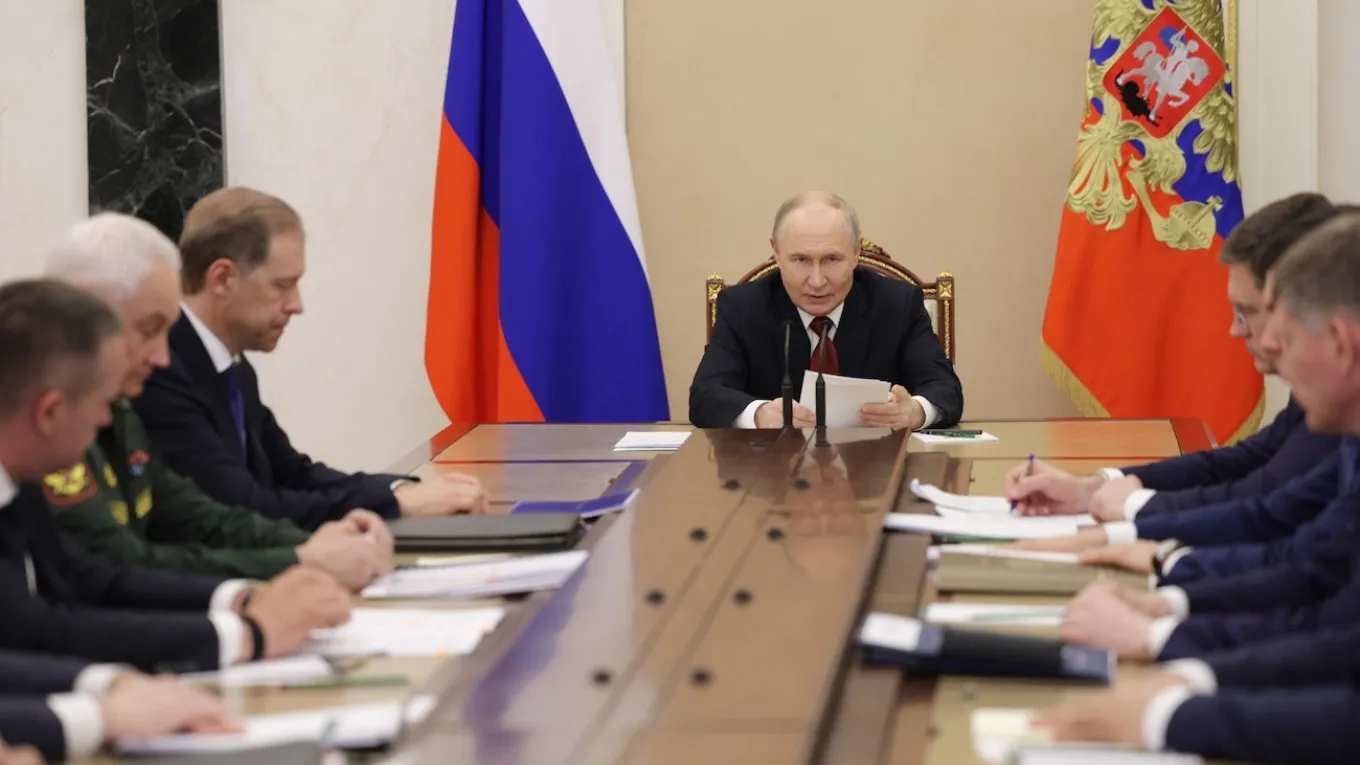 Путін вперше визнав наявність дефіциту пального в Росії