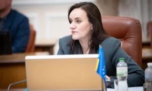 Фото: обшуки у «Білому братстві» - вилучено наркотики, зброю і «Порше»