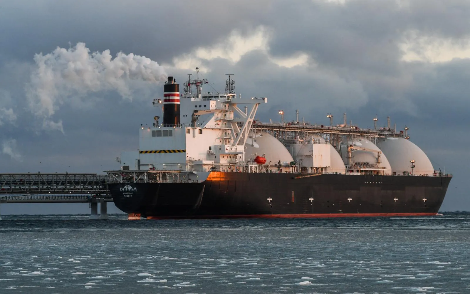 Китай нарощує «тіньовий флот» для імпорту підсанкційного російського СПГ — Bloomberg