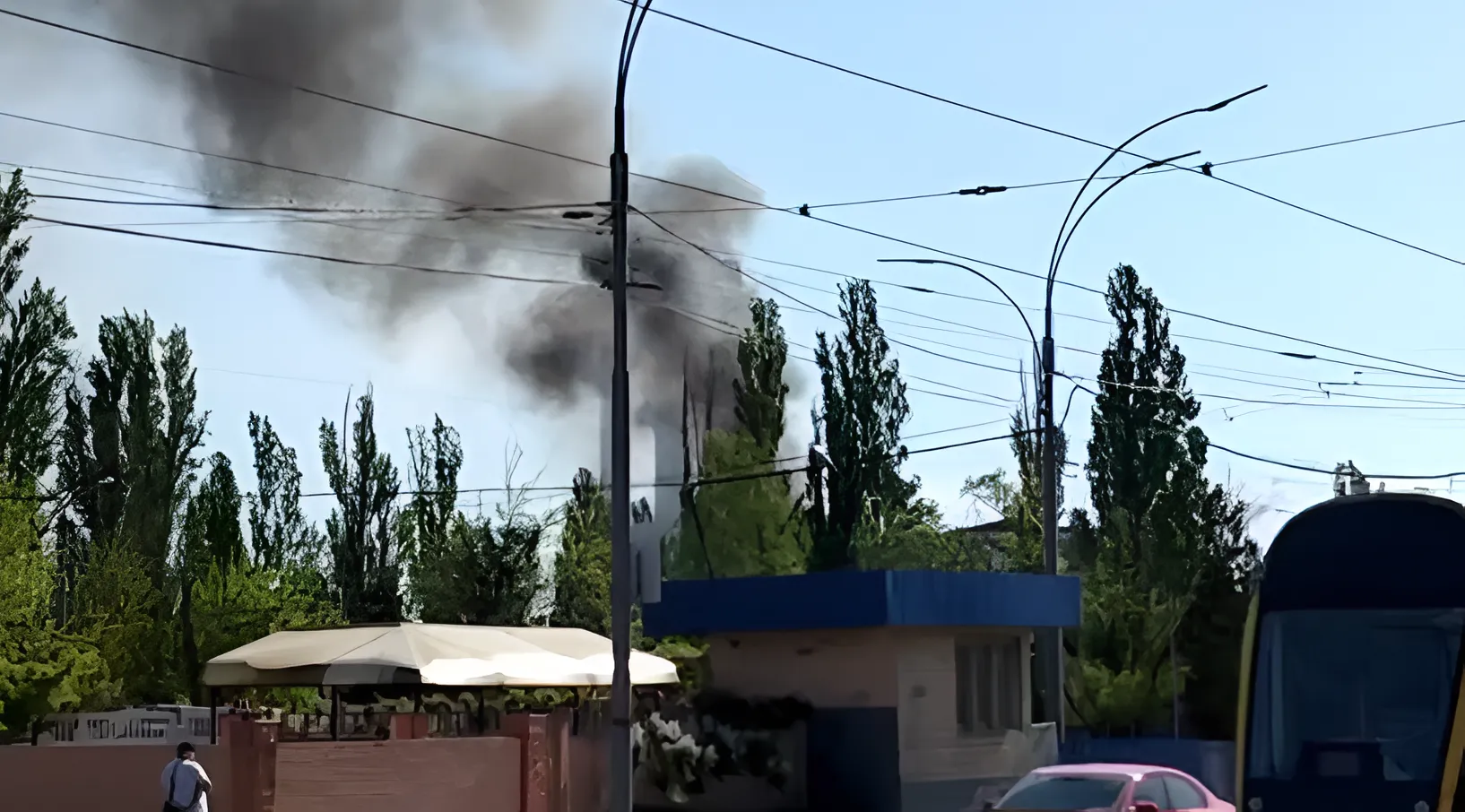 У Києві через пожежу біля Дарницької ТЕЦ тимчасово зупинялися трамваї