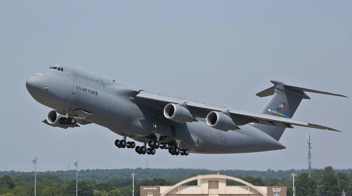 Тринидад і Тобаго дозволили транзит американських військових літаків