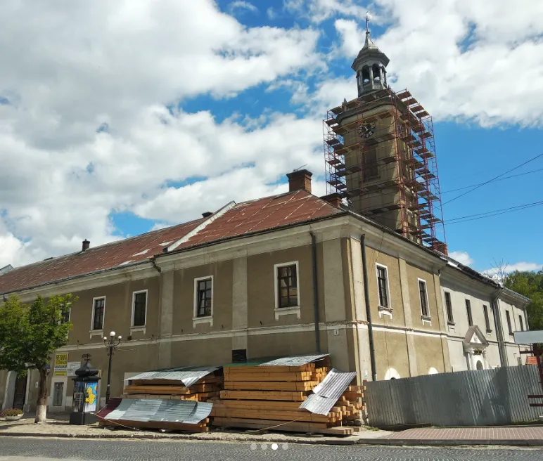 Реставрація ратуші на Тернопільщині: матеріали закупили за завищеними цінами