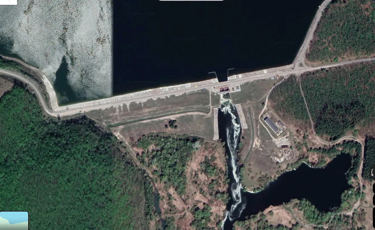 Дамба Бєлгородського водосховища почала пропускати воду Дамба Бєлгородського водосховища почала пропускати воду