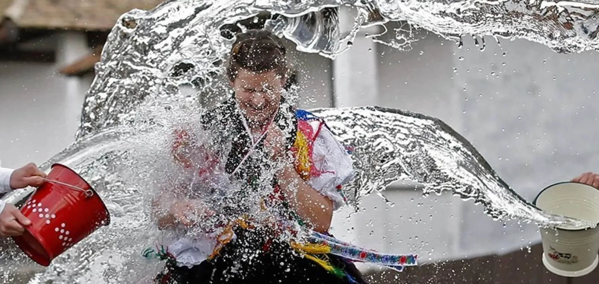 В Україні святкують Поливаний понеділок 13 квітня