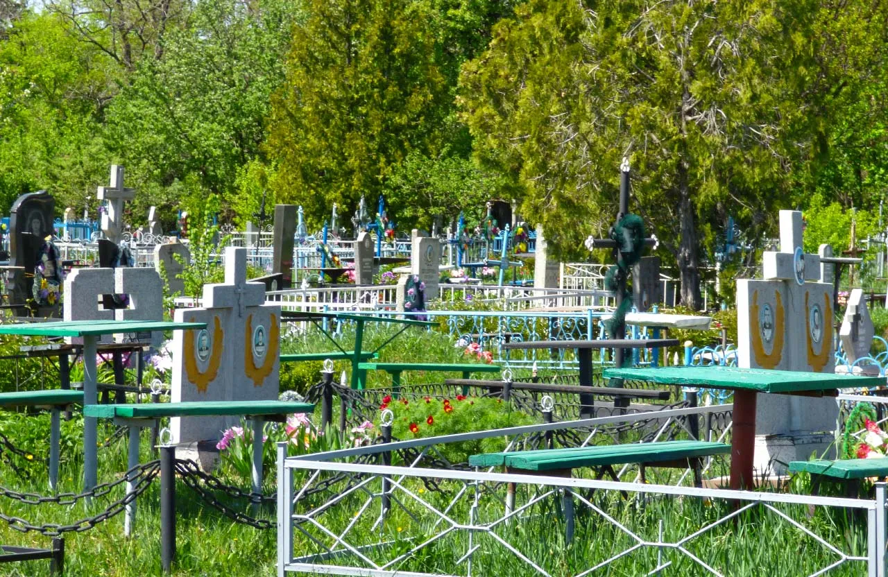 Росія перетворюється на країну кладовищ