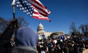 Фото: в Україні випустять ще одну марку з популярної серії про «русскій корабль»