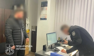 У Києві двоє поліцейських побили чоловіка біля ТЦК — їм загрожує до 8 років тюрми