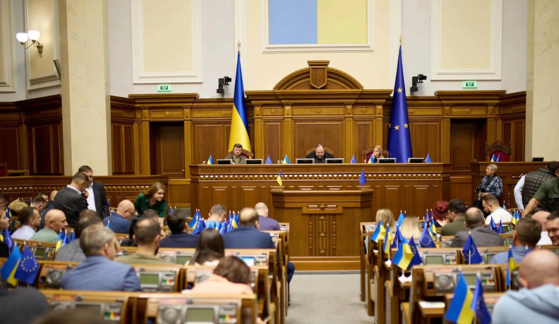 Брюссель предупредил Украину о последствиях сокращения срока действия PEP до трёх лет