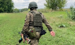 ФОТО: у Києві з’явилася скульптура з путіним