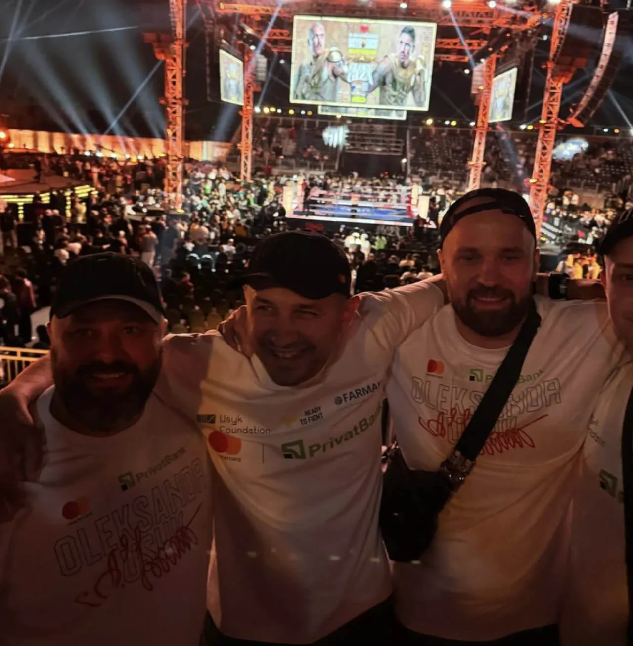 USYK Foundation організував поїздку 40 українських військових на бій Усика в Єгипті