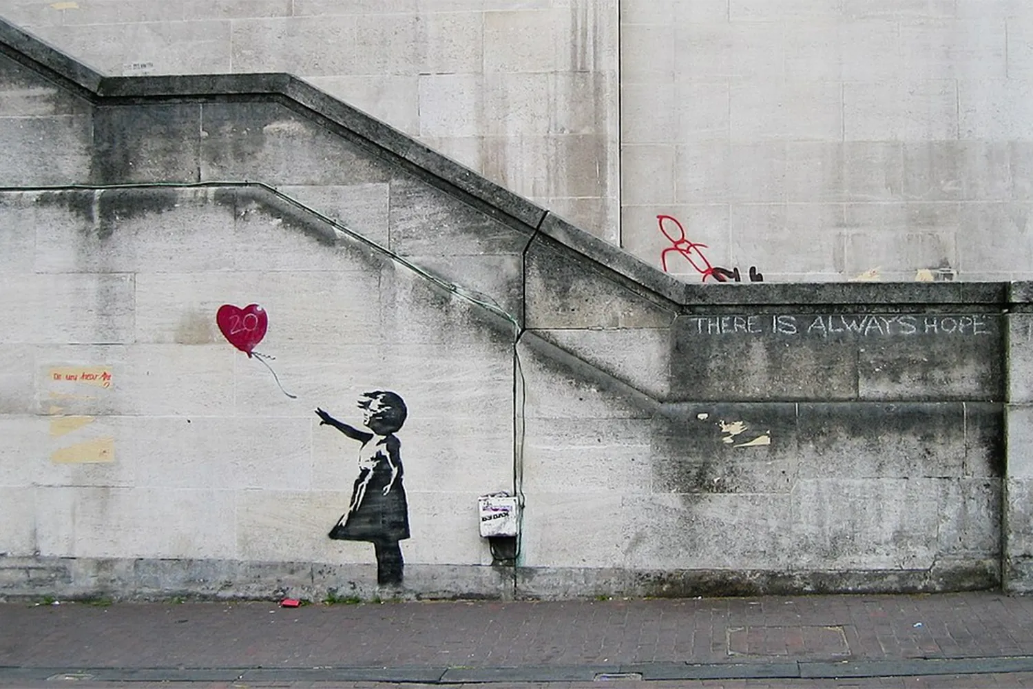 Фото: Графіті Бенксі виявили у Стрийському парку