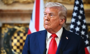 Над італійським островом піднялася густа хмара вулканічного попелу