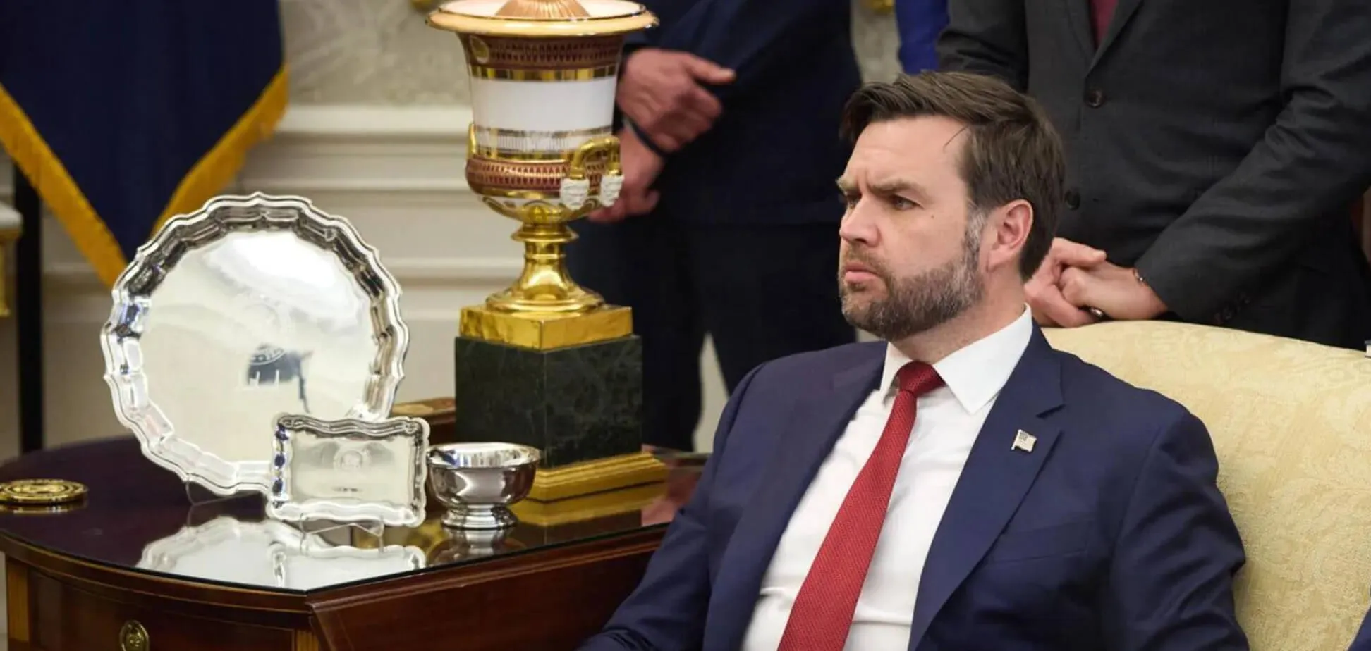 Азаров розкрив персону політика, який рятує Московську церкву в Україні