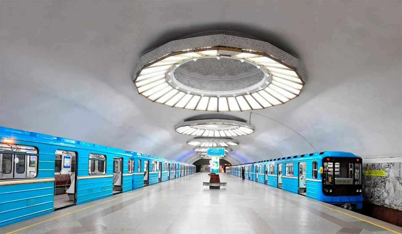 «Червона лінія» метро Києва знову працює у звичайному графіку