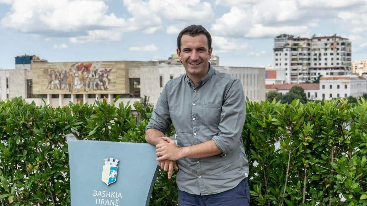 Burmistrz Tirany, który przebywa w więzieniu, pozostanie na stanowisku do 2027 roku — BIRN