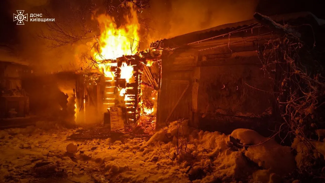 Російська атака по Київщині — руйнування, займання, але жодних жертв