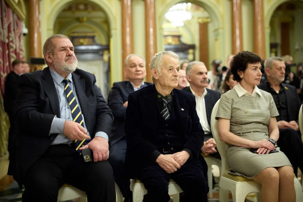 Президент нагородив представників кримськотатарського народу