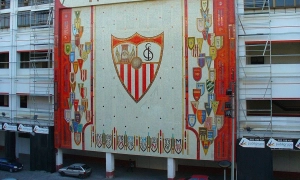 Футболіст збірної Італії поліз бити вболівальника після ганебного вильоту в кубку (відео)