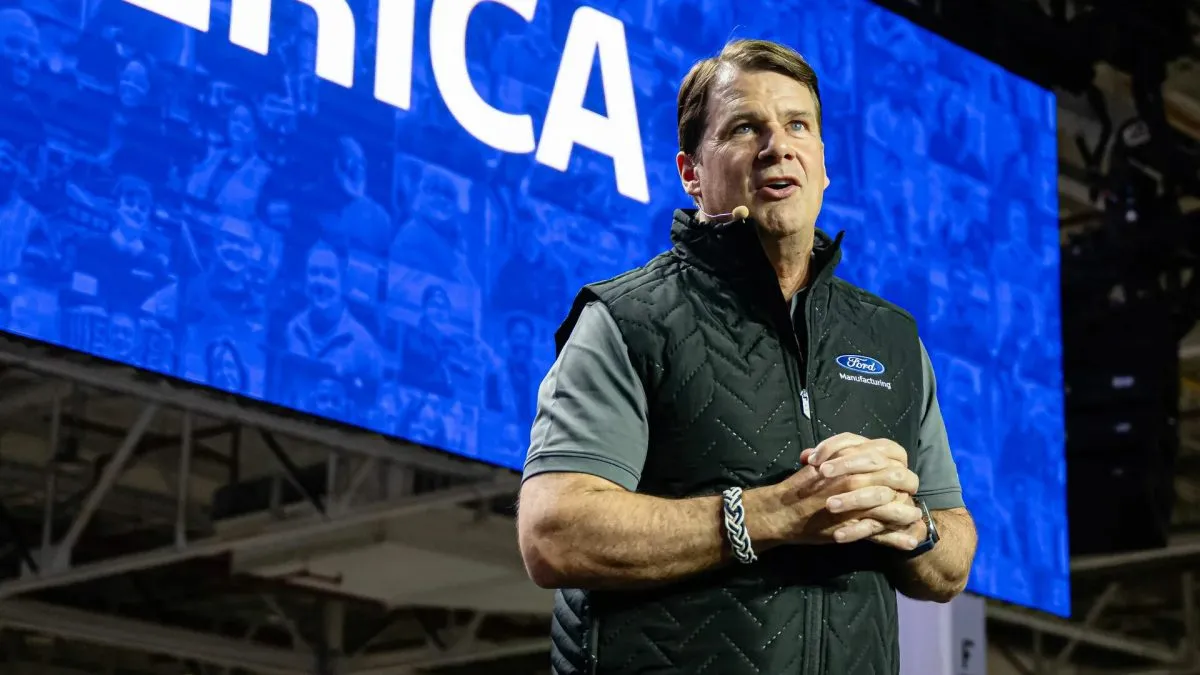 Гендиректор Ford розібрав Tesla і був шокований побаченим