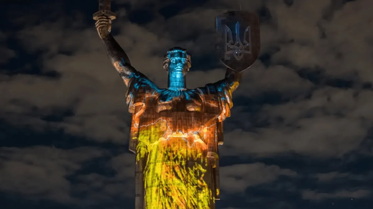 Російські окупанти пошкодили музейний комплекс «Батьківщина-мати» у Києві