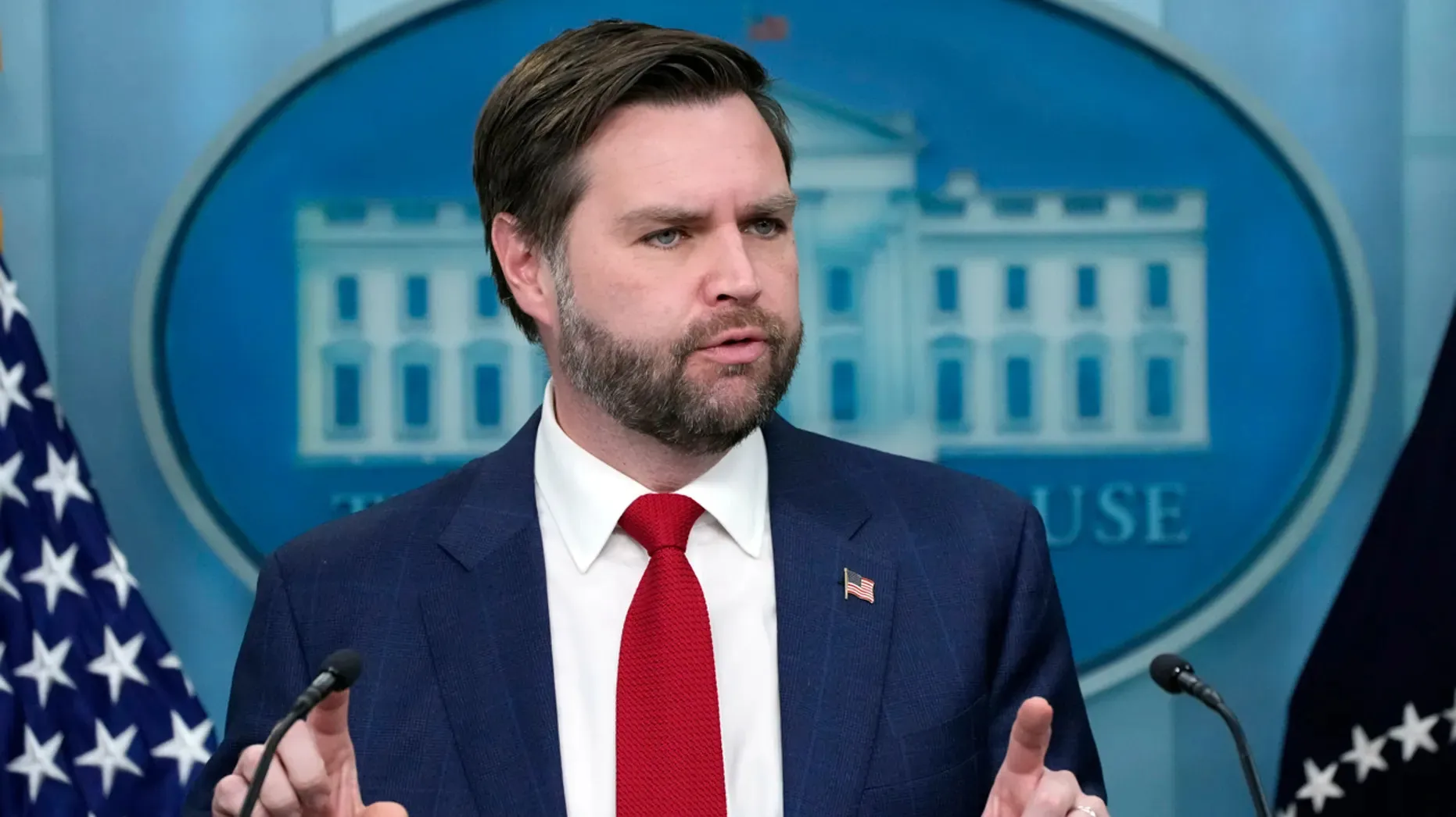 Венс раскрыл правду о состоянии здоровья Трампа — CBS