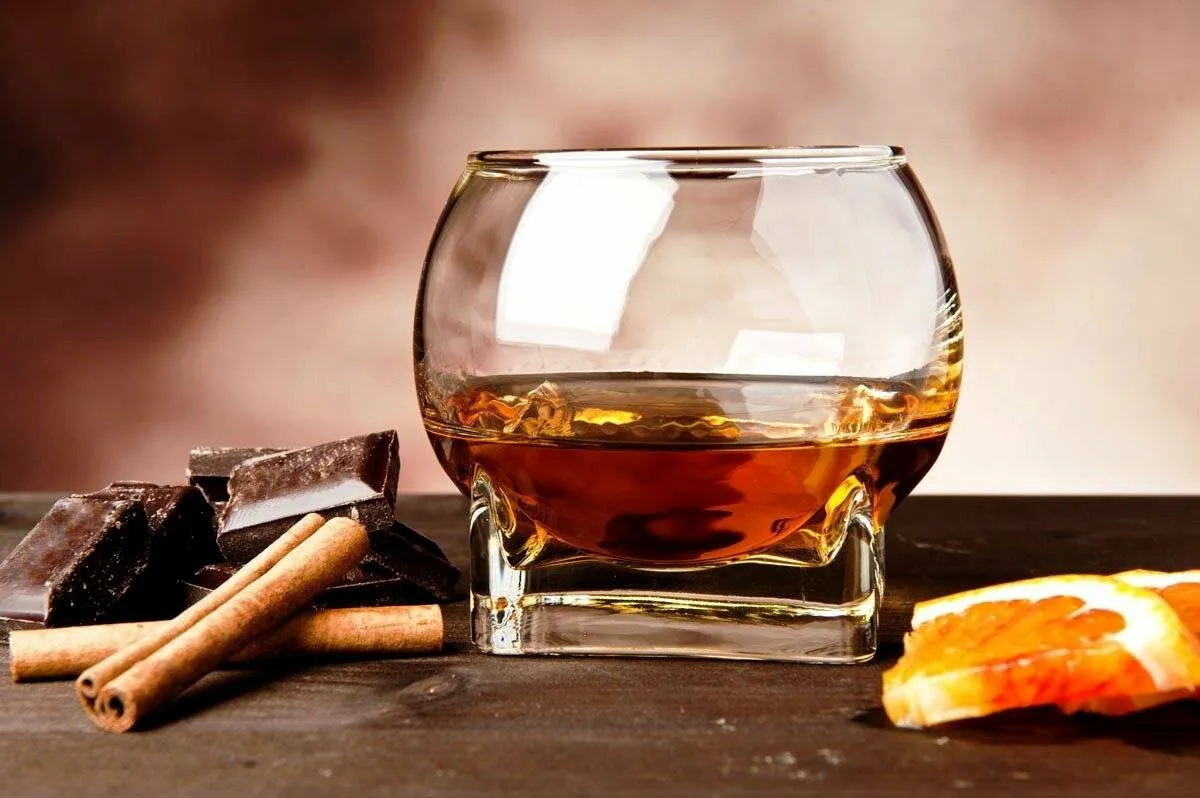 Виробникам коньяку в Україні заборонять використовувати стару назву — штрафи до 130 тис грн