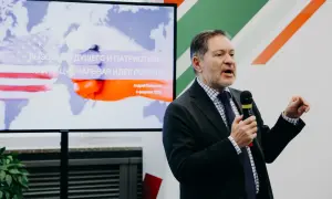 Фото: Зеленский пригласил журналистов на место найденного в Изюме массового захоронения людей