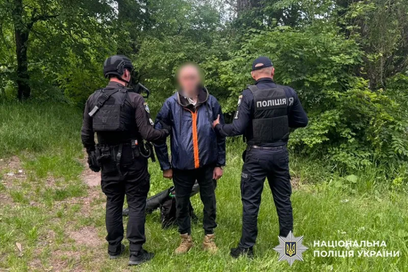 Чоловік влаштував стрілянину в громадському місці на Хмельниччині