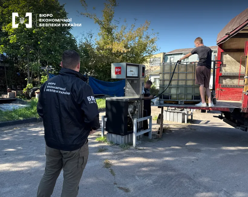 У Києві припинили роботу двох незаконних автозаправок