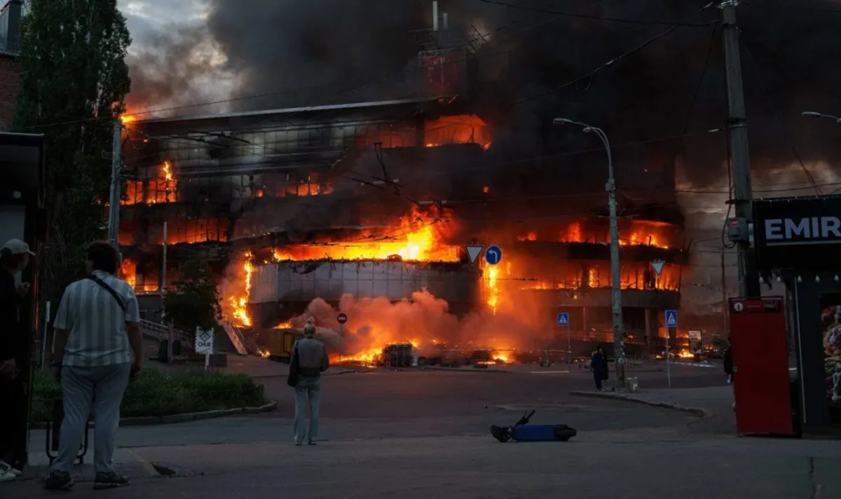ТРЦ Києва допоможуть постраждалим від атаки РФ торговцям Лук'янівського ринку та Квадрату