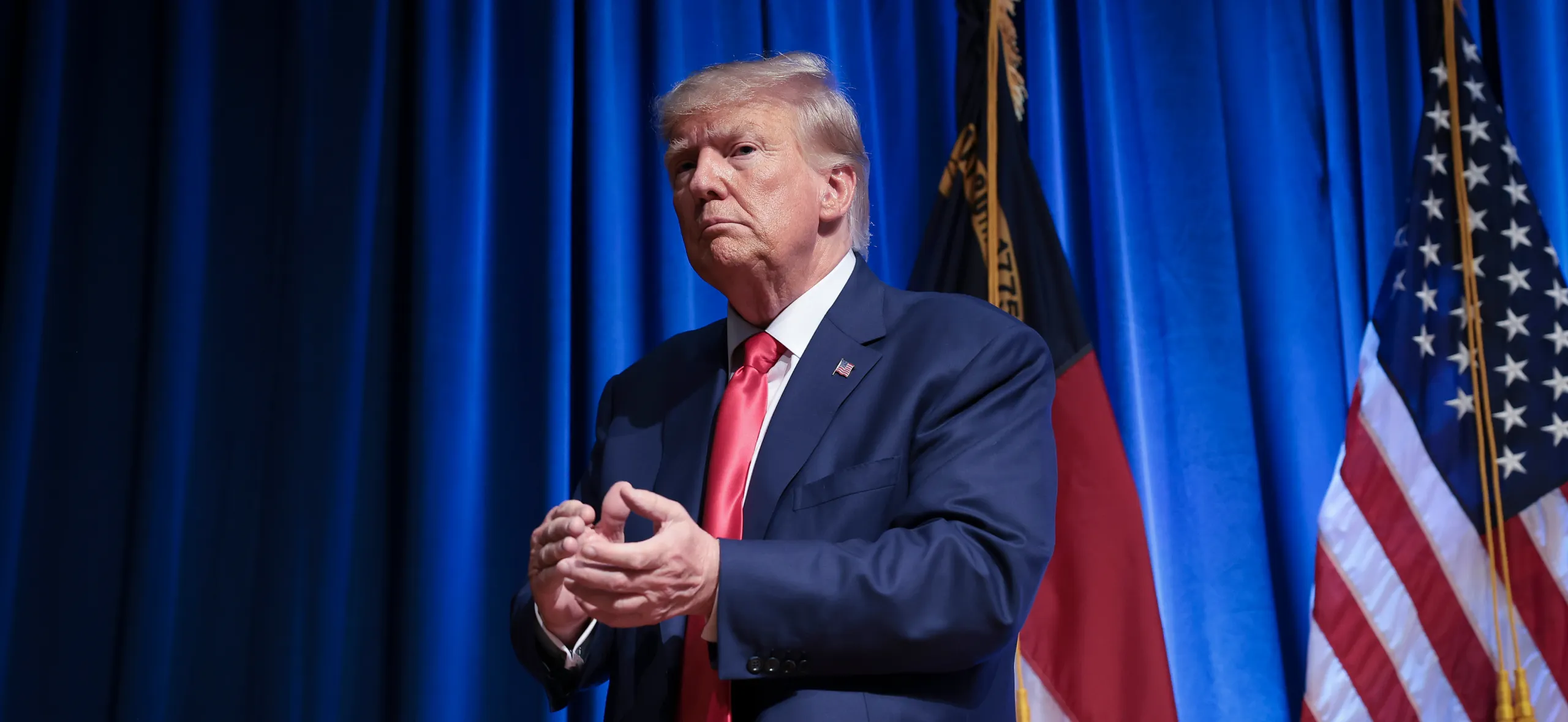 Трамп на закритій вечері пожартував про «нові штати США» — WSJ