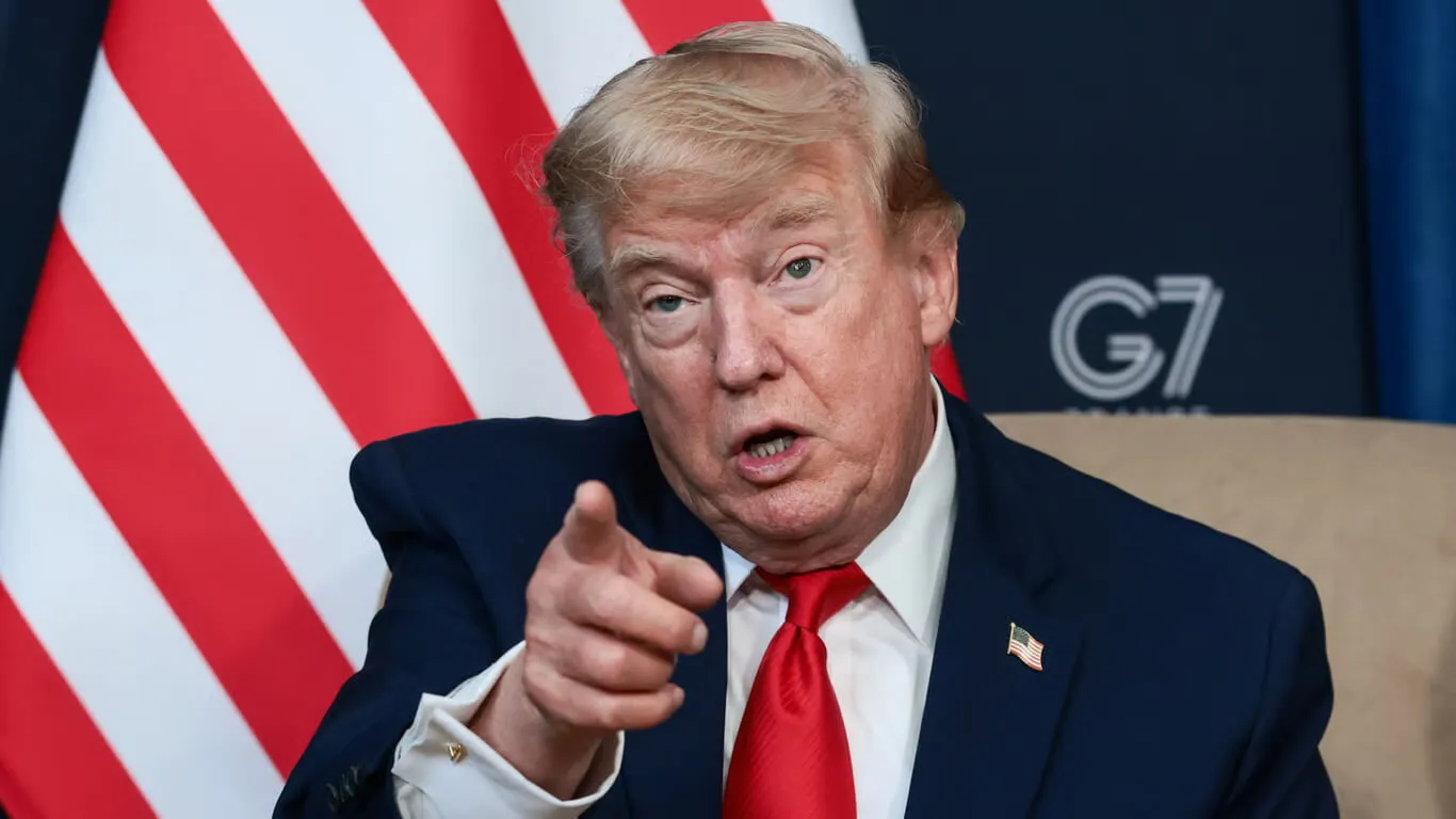 Трамп в восторге от приглашения на ужин в Версале, ведь это нечто солидное — Le Figaro