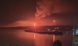 ФОТО: від монументу під аркою «Дружби Народів» лишилися лише капці