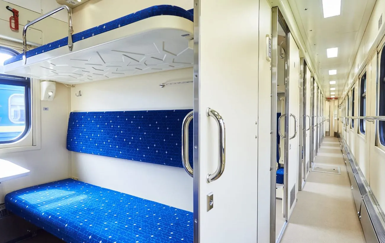 «Укрзалізниця» пояснила, кому належить місце під нижньою полицею