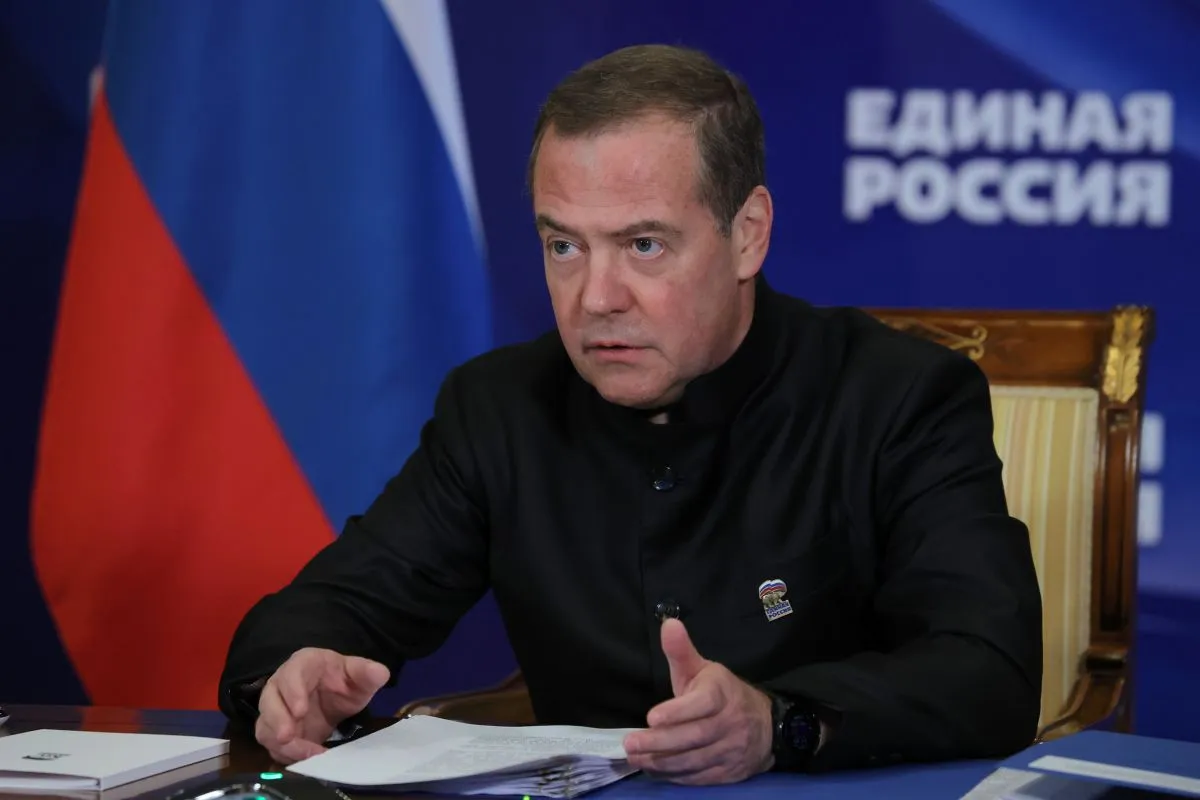 Медведєв пригрозив війною через заморожені активи росії