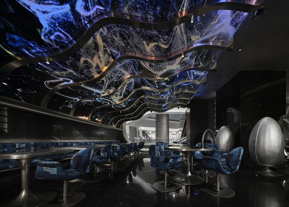 У Токіо паб закрив двері для відвідувачів старше 40 років — Japan Today