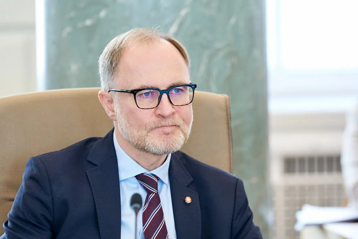 Міністр оборони Латвії перериває візит до України через російський безпілотник