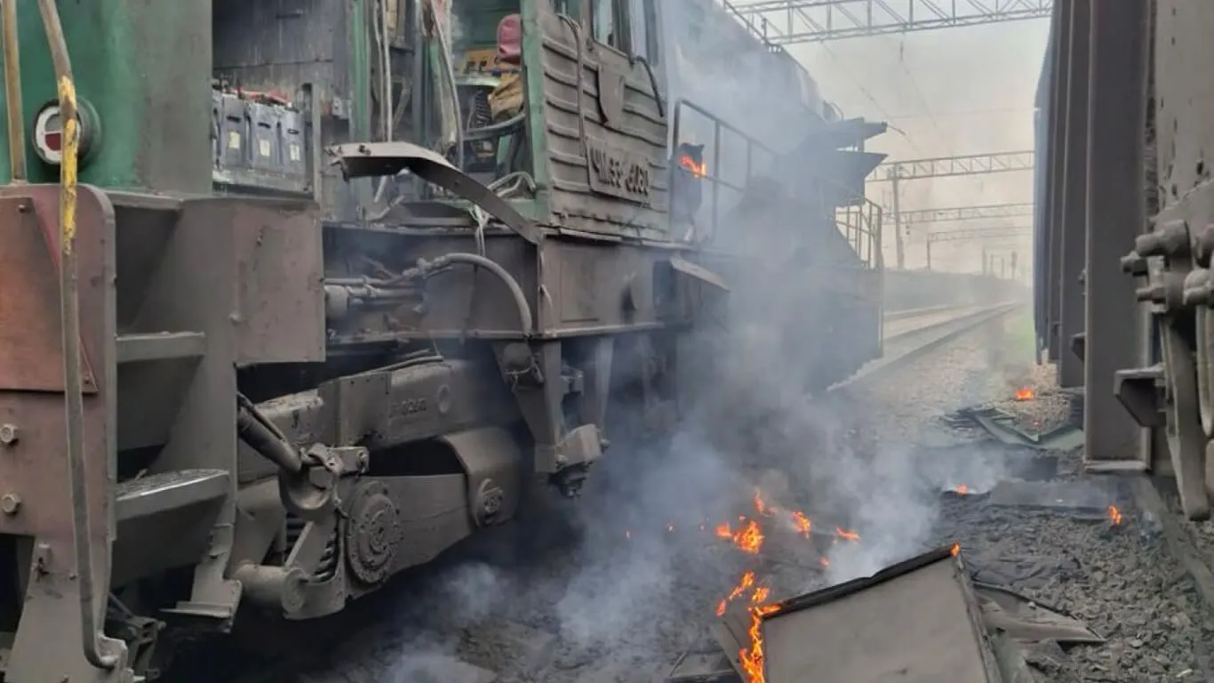 Відео: Росія атакувала об’єкти Укрзалізниці у трьох областях України