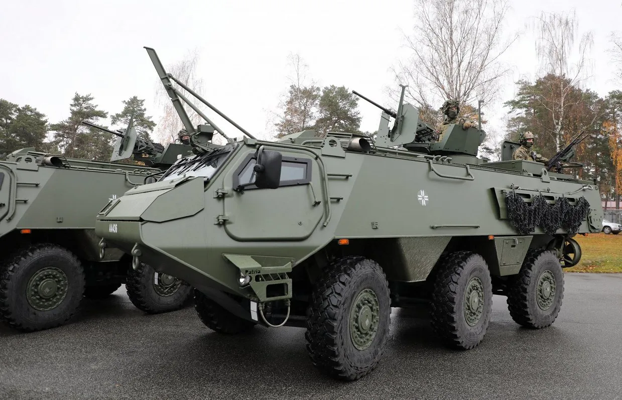 Литва придбає понад 900 фінських бронемашин Patria — LRT