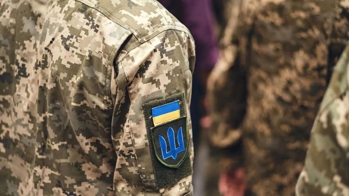 Під Луцьком на даху будинку побилися військовий ТЦК та чоловік