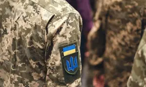 Під Луцьком на даху будинку побилися військовий ТЦК та чоловік