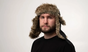 Британський поп-музикант Род Стюарт орендує будинок та оплачує рахунки родині українських біженців