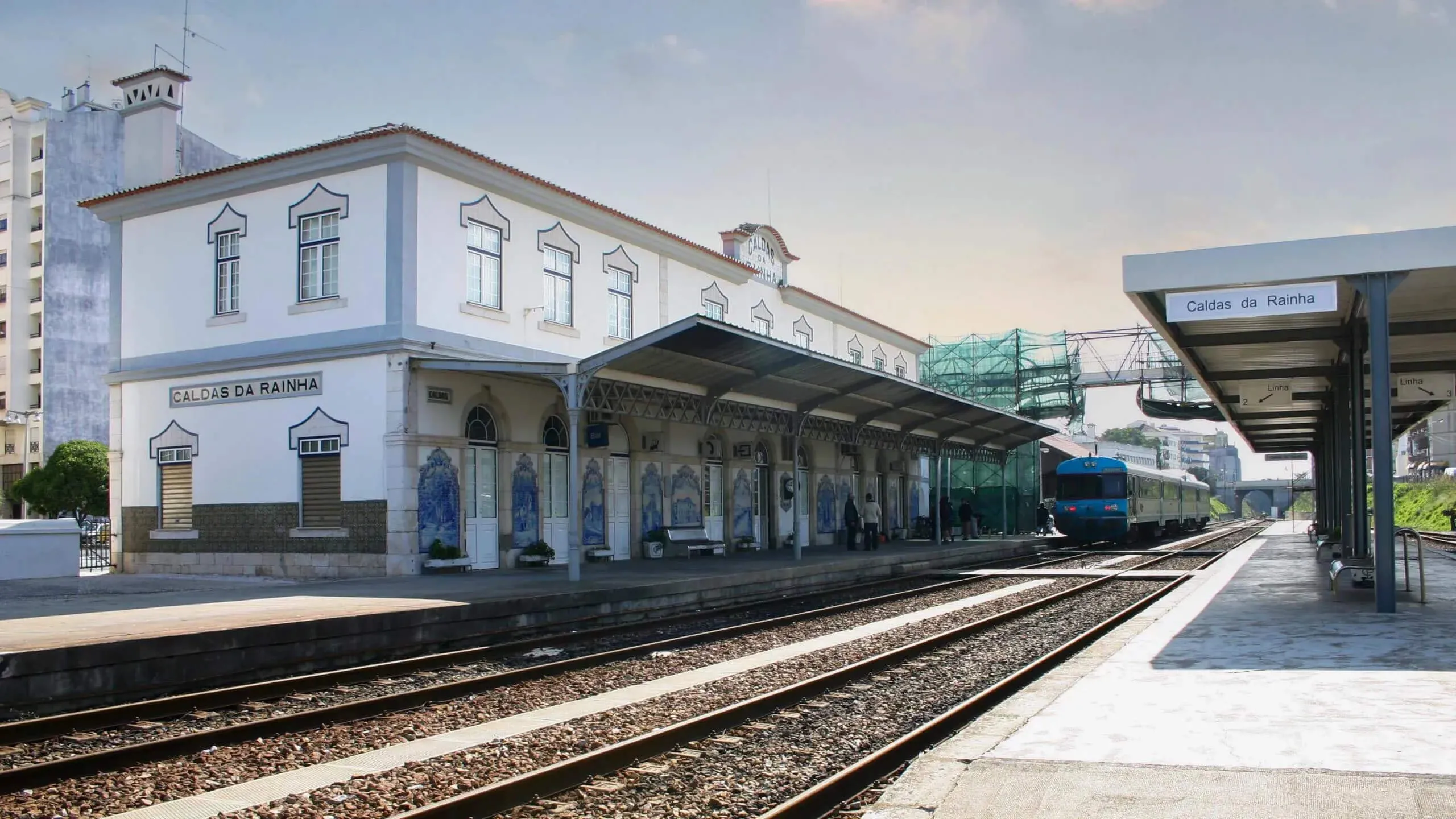 Portuguese railway company demands €26,000 from shepherds for run-over sheep — Diario As