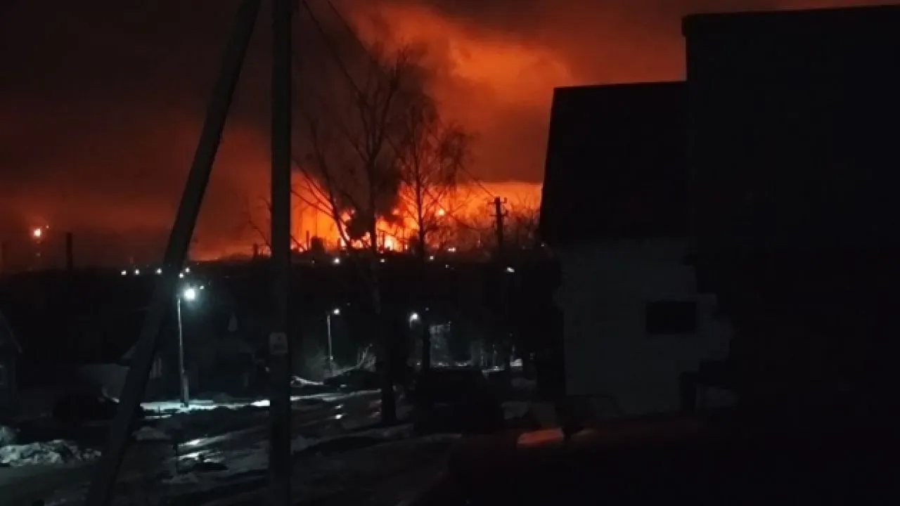 Відео: Дрони атакували нафтобазу в Ростовській області Відео: Дрони атакували нафтобазу в Ростовській області