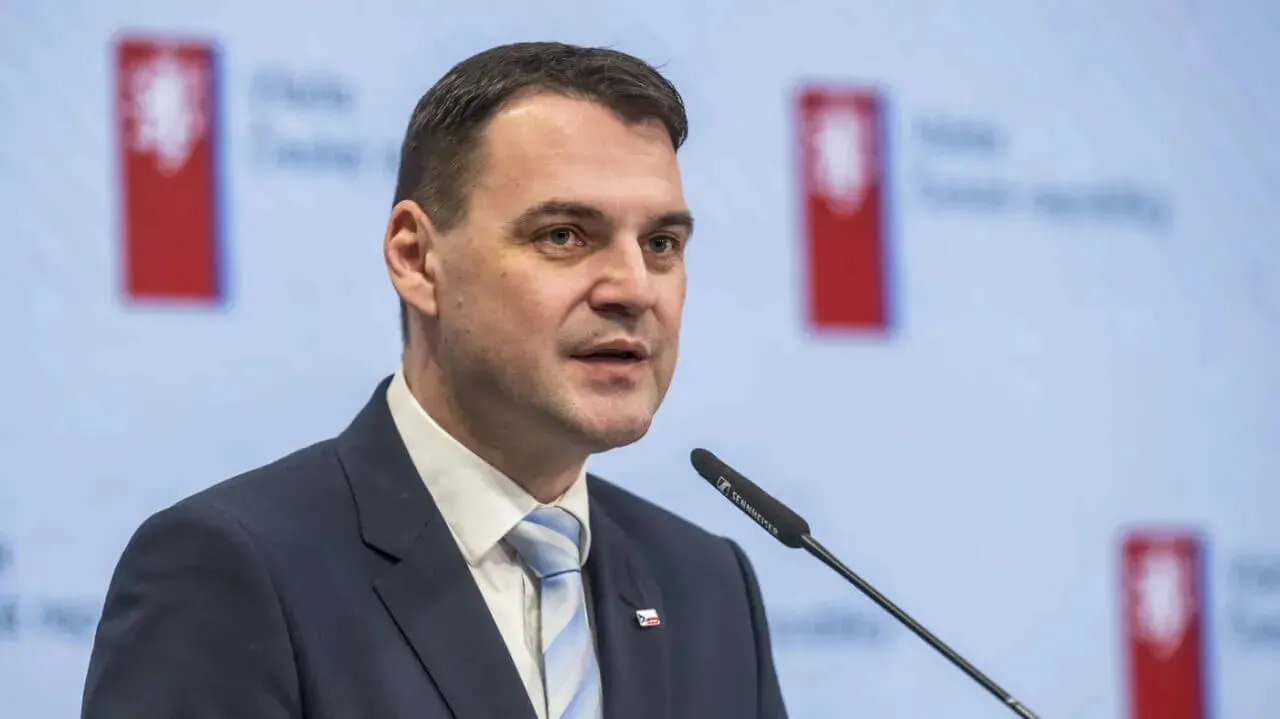 Передача літаків Україні зірвалася через політичний конфлікт у Чехії — iDnes